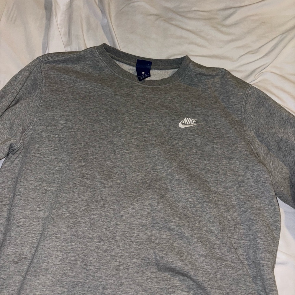 Nike Men's Heather Gray Sweatshirt